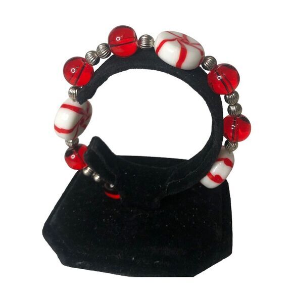 Candy Cane Beaded Stretch Bracelet Red White Festive Holiday Charm Jewelry - Picture 7 of 7